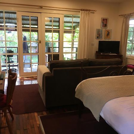 Stone'S Throw Cottage Bed And Breakfast Belgrave Buitenkant foto